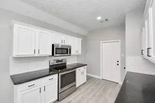1105 E Kyle Rd, Clute, TX 77531 - Photo 13