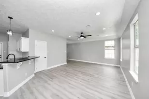 1105 E Kyle Rd, Clute, TX 77531 - Photo 5