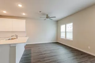 373 N Centro Cir, Shenandoah, TX 77385 - Photo 5