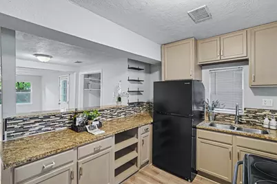 2523 7th Avenue N, Texas City, TX 77590 - Photo 7