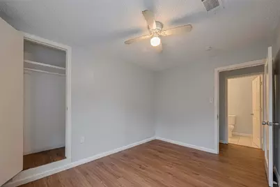 4906 Larkspur Street, Houston, TX 77033 - Photo 9