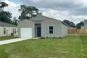 2520 18th St, Hempstead, TX 77445 - Photo 1