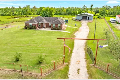 130 Pin Oak Drive, Angleton, TX 77515 - Photo 3