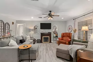 1213 Shadowlake Dr, Sealy, TX 77474 - Photo 7