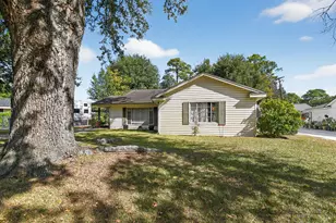 2850 Lakeview Cir, Beaumont, TX 77703 - Photo 3