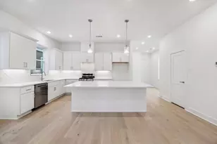 1321 Alexander St, Houston, TX 77008 - Photo 1