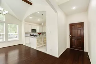 101 Long Meadow Ct, Clute, TX 77531 - Photo 9