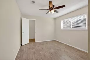 11842 S Fairhollow Ln, Houston, TX 77043 - Photo 15