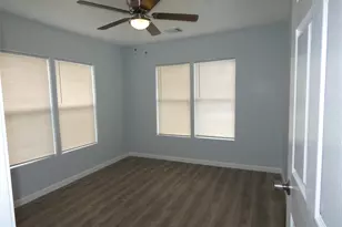 8215 Canyon St, Houston, TX 77051 - Photo 7