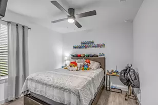 9802 Palm Royal Dr, Baytown, TX 77521 - Photo 23