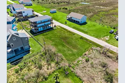 938 Melody Lane, Crystal Beach, TX 77650 - Photo 7