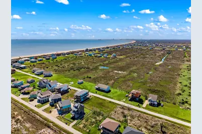 938 Melody Lane, Crystal Beach, TX 77650 - Photo 25
