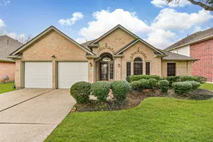 153 Greenridge Cir, League City, TX 77573 - Photo 1