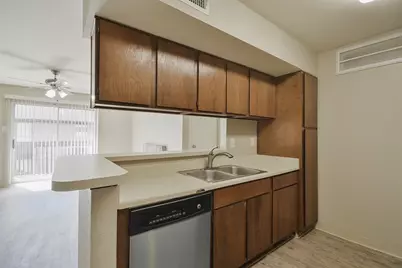 12905 Woodforest Bl #704, Houston, TX 77015 - Photo 7