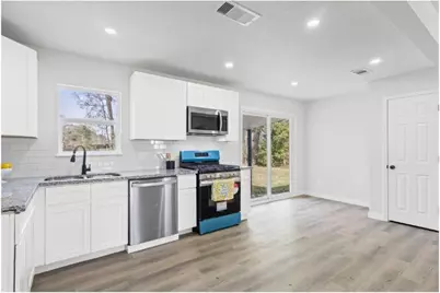 370 W Bolivar Street, Vidor, TX 77662 - Photo 3