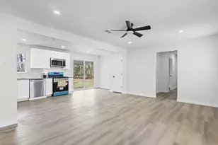 370 W Bolivar St, Vidor, TX 77662 - Photo 5