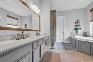 12253 Seagrape Ln, Conroe, TX 77304 - Photo 11