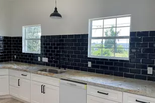 201 E 37th St, Houston, TX 77018 - Photo 17