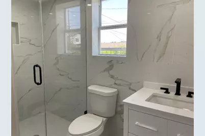 201 E 37th Street, Houston, TX 77018 - Photo 9