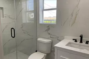 201 E 37th St, Houston, TX 77018 - Photo 9