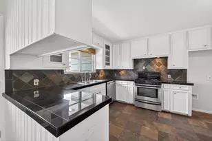 4746 Kinglet St, Houston, TX 77035 - Photo 17