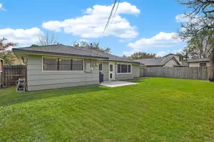 4746 Kinglet St, Houston, TX 77035 - Photo 33