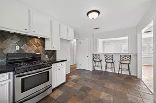 4746 Kinglet St, Houston, TX 77035 - Photo 13