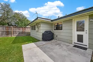 4746 Kinglet St, Houston, TX 77035 - Photo 31