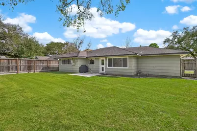 4746 Kinglet Street, Houston, TX 77035 - Photo 5