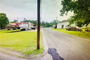 220 S Jackson Ave, Livingston, TX 77351 - Photo 5