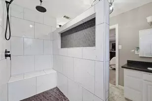 915 S 13th St, Nederland, TX 77627 - Photo 25