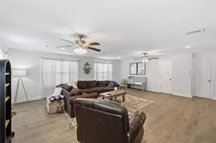 915 S 13th St, Nederland, TX 77627 - Photo 19