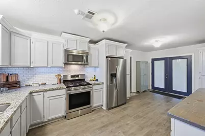 915 S 13th Street, Nederland, TX 77627 - Photo 11