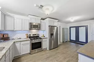 915 S 13th St, Nederland, TX 77627 - Photo 11