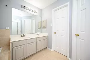 10814 Orchard Springs Dr, Houston, TX 77067 - Photo 29