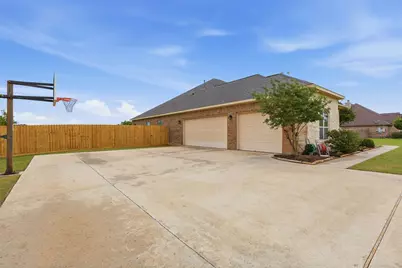 5111 Landon Lane, Baytown, TX 77523 - Photo 3