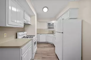 102 Strand St St, Galveston, TX 77550 - Photo 3