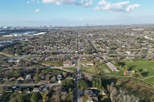 10842 Fairland Dr, Houston, TX 77051 - Photo 3