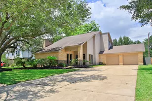407 Hedgecroft Dr, El Lago, TX 77586 - Photo 1