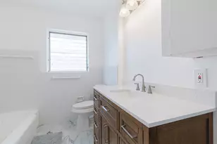 723 E Spreading Oak Dr, Houston, TX 77076 - Photo 13