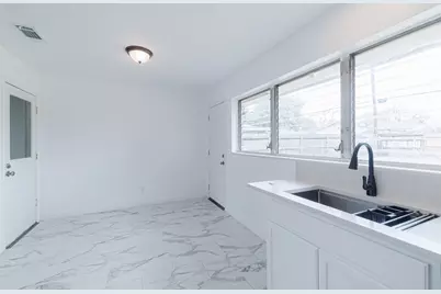 723 E Spreading Oak Drive, Houston, TX 77076 - Photo 9