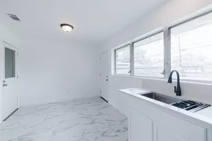 723 E Spreading Oak Dr, Houston, TX 77076 - Photo 9