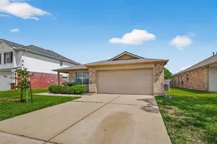 3107 Centennial Village Dr, Pearland, TX 77584 - Photo 3