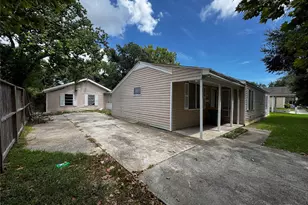 225 Beatrice St, La Marque, TX 77568 - Photo 3