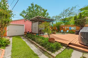 3911 Ave R 1/2, Galveston, TX 77550 - Photo 29