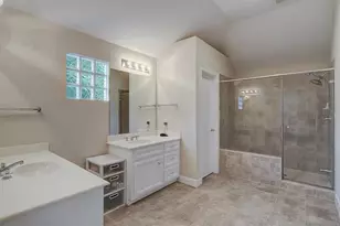 827 E 36th St, Houston, TX 77022 - Photo 7
