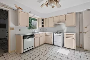 13917 Ambrose St, Houston, TX 77045 - Photo 9