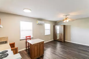 610 Ball, Galveston, TX 77550 - Photo 3