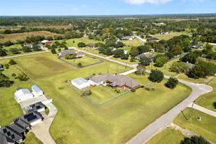 1236 County Rd 634, Alvin, TX 77511 - Photo 5