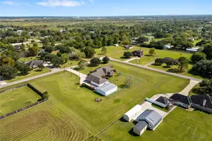 1236 County Rd 634, Alvin, TX 77511 - Photo 3